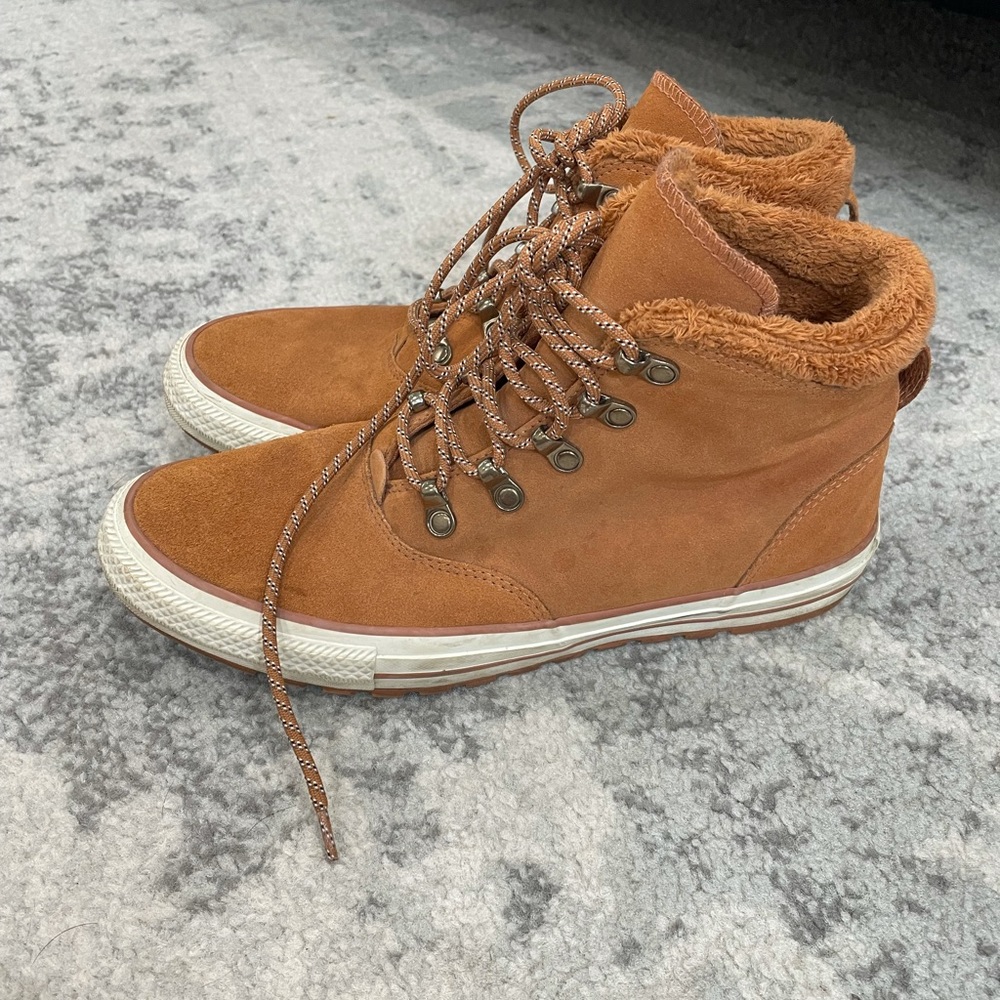 Converse Chuck Taylor suede Sherpa lined high tops